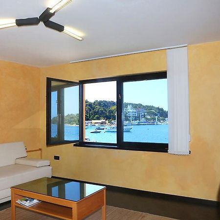 Apartments Ana City ロヴィニ エクステリア 写真