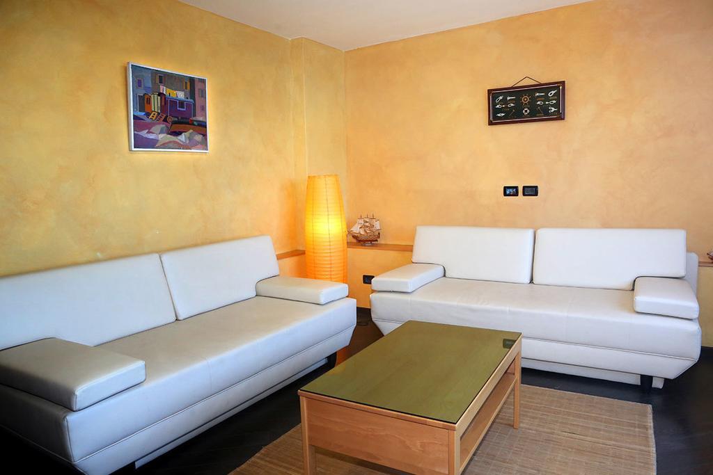 Apartments Ana City ロヴィニ エクステリア 写真