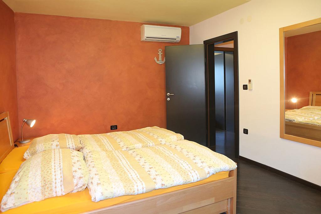 Apartments Ana City ロヴィニ エクステリア 写真