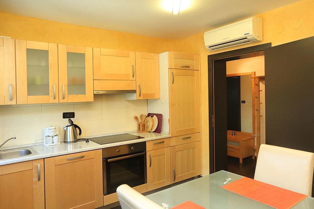 Apartments Ana City ロヴィニ エクステリア 写真