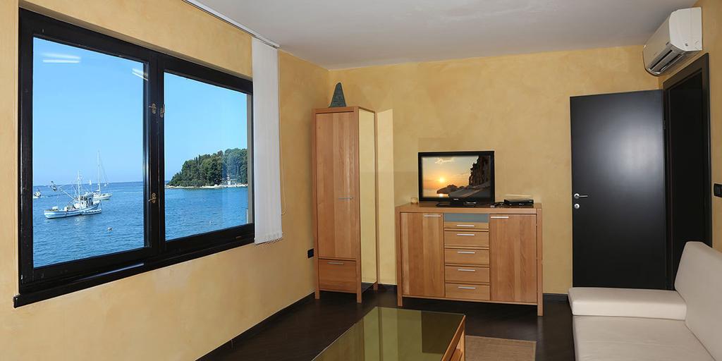 Apartments Ana City ロヴィニ エクステリア 写真