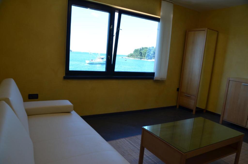 Apartments Ana City ロヴィニ エクステリア 写真